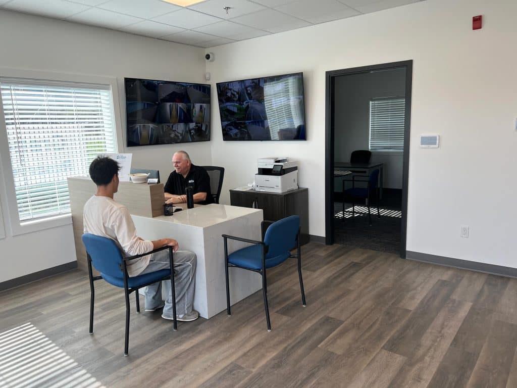 Friendly-Management-Team-to-Assist